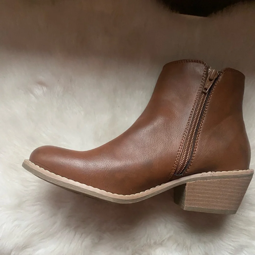Eurosoft by Sofft Ankle‎ Booties Women’s Size 6.5 M Brown Leather New Western